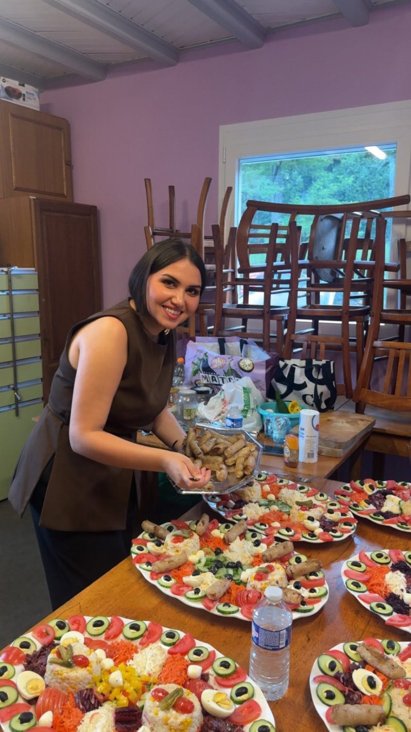 Soirée 100% Femmes Une soirée pensée pour et par les femmes, dans une ambiance chaleureuse et conviviale. Au programme : repas confectionné avec soin par nos bénévoles, suivi d'une soirée dansante.